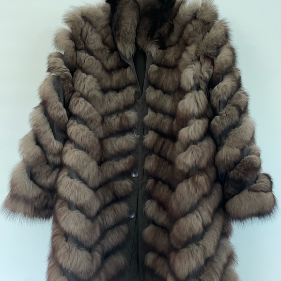 Dolce and Gabbana real fur coat size 6 - Picture 9 of 16
